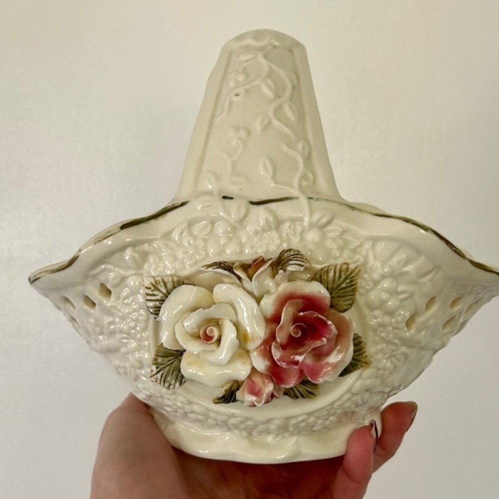 Vintage Grandmillinnial Porcelain Ceramic Roses Lattice Basket Ivory & Gold